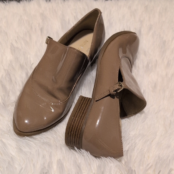 Nine West Shoes - NINE WEST Chic Taupe Women's Loafers Size 8 Stretch Buckle 1" Pump Heel
